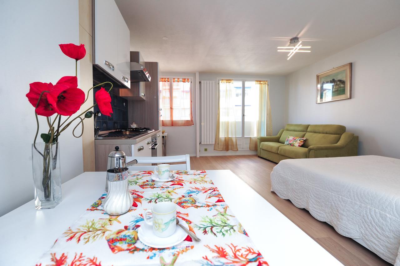 Blue Lagon Five Stars Holiday House Niza Exterior foto